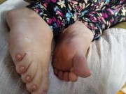 Ignore Footjob While She Plays Her Game 15/16