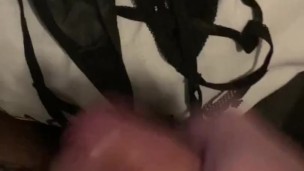 Je me branle dans ces 2 belles culottes noir