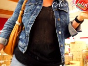 MILF exhibe ses seins dans un magasin 6/16