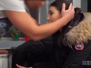 DEBT4k. Monica Wet hat unerwarteten Sex mit dem hartnäckigen Schuldeneintreiber 10/16