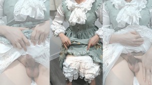 Crossdresser vestindo um vestido verde feminino e uma calcinha de menstruação, em seguida, se masturbando