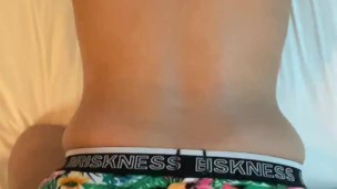 【個人撮影】派手な下着でパンツずらし挿入中出しセックス！