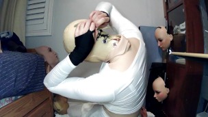 Anime Girl Feliz Pt 4! Máscara feminina Garota feliz tenta se desmascarar de sua máscara feminina apertada? Uma fechadura?!!