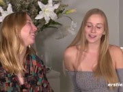 Schöne deutsche Blondinen ficken einander sehr leidenschaftlich 15/16