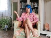 Ice Masturbates With a Pink Dildo 5/16