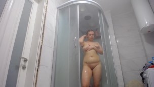 MASTURBATING GIRL IN SHOWER