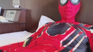 【あの有名人に大変身】シュッ！シュッ！と手からチンコからホテル射精