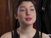 Süße 24-Jährige hat viel Spaß beim Masturbieren 12/16