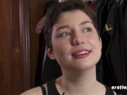 Süße 24-Jährige hat viel Spaß beim Masturbieren 16/16