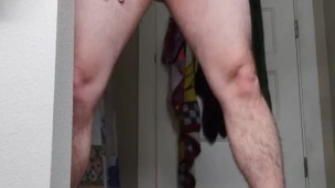 Big Booty Premature Cumshot. Get down and suck this little thing