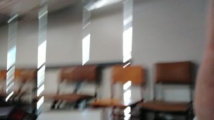 Me masturbo en medio de la clase y casi me descubren (REAL AMATEUR PUBLICO)