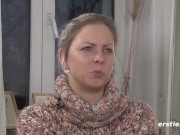Blondine fühlt sich wohl beim Masturbieren 14/16
