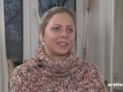Blondine fühlt sich wohl beim Masturbieren 5/16
