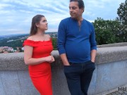 HUNT4K. Une fille bien roulée pour de l'argent se fait bien clouer devant son père 5/16