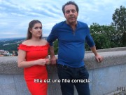 HUNT4K. Une fille bien roulée pour de l'argent se fait bien clouer devant son père 6/16