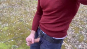 I jerk and squirt cum on my jeans at a public park! Tjenner
