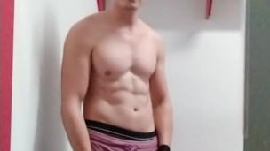Me la jalo en los vestidores después de entrenar (Casi me pillan)