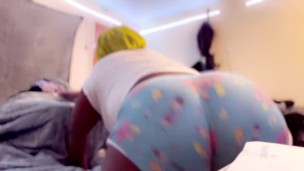 WATCH THIS FAT ASS SHAKE THE ROOM