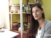 Deutsche Studentin verwöhnt ihre Muschi 2/16