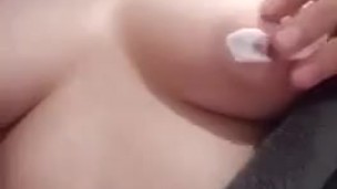 Enseñando mis tetas