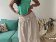 Sexy Yoga Teacher Shows Us How She Relaxes 9/16