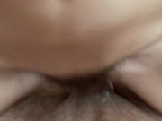 Волосатая киска скачет на члене 9/16