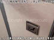 Doigtage vaginal et anal dans l’avion avec mes copines !!  13/16