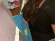 Le pido la mano de mi hermanastra para que me masturbe y lo hace muy bien 1/16