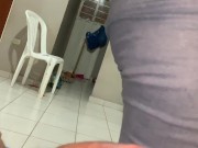 Le pido la mano de mi hermanastra para que me masturbe y lo hace muy bien 10/16