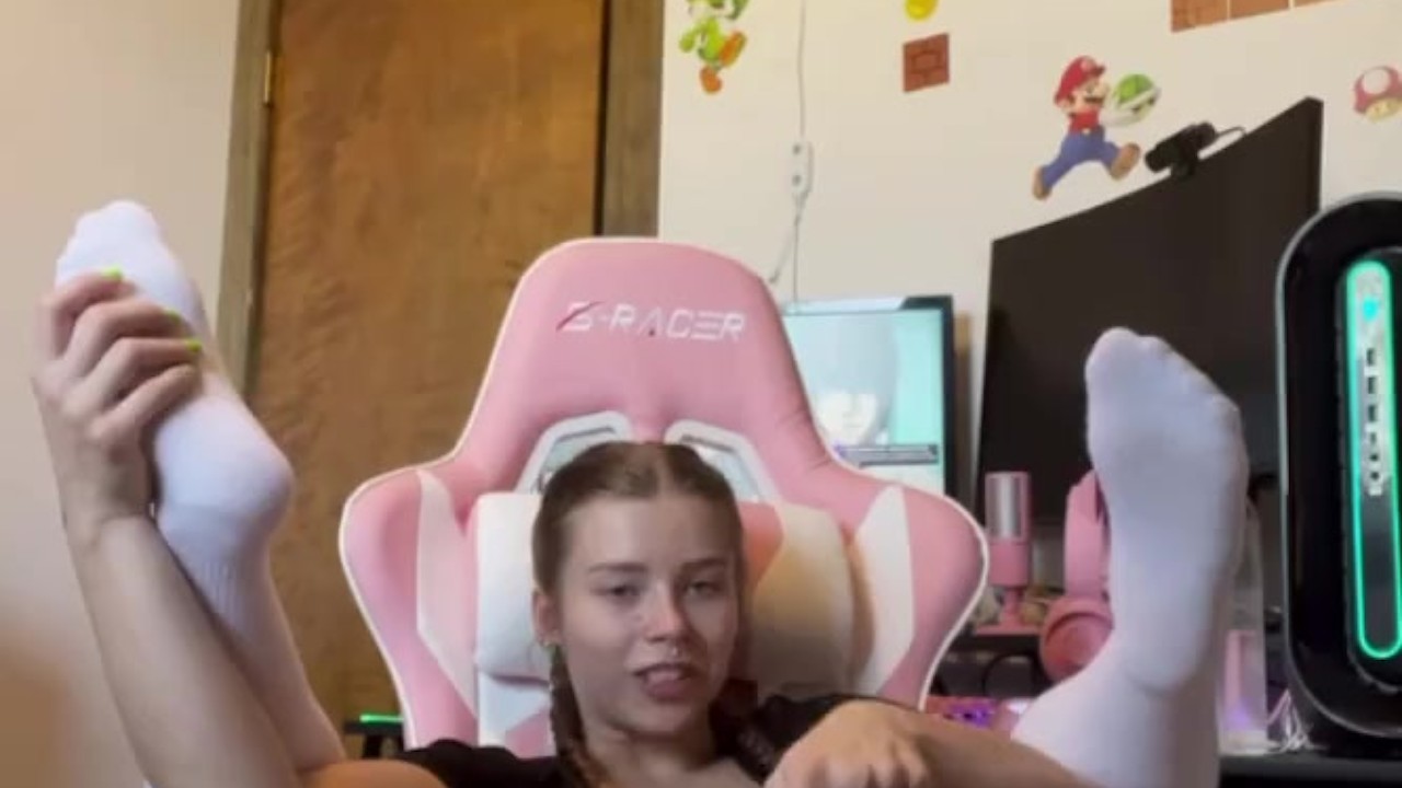 Thicc Ass Pawg Pretzel Folds In Gaming Chair With Octopus Dildo Play Redtube 