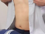 【ノーハンド射精】乳首を弄りながらオナニーが気持ちいい日本人男性 - Screenshot 10 of 16 - Guy Moaning