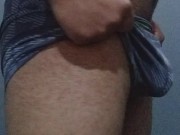 compañera me pone caliente y me masturbo en el baño