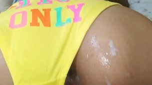 mi novia caliente me me habla sucio y me pide que le de en cuatro y mucha leche 