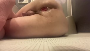 アナル拡張に励むデブ