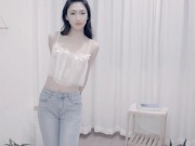 漂亮模特穿开档牛仔紧身裤 1/16