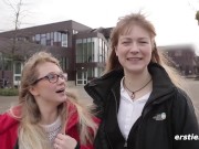 Deutsche Mädels vergnügen sich in einer Bibliothek in Berlin 14/16