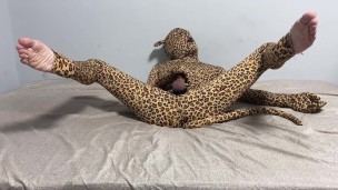 pervert cheetah masturbating and CUMMING on my wrinkled soles