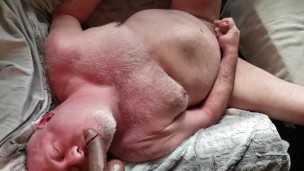 Bear jerks off with cum on his feet