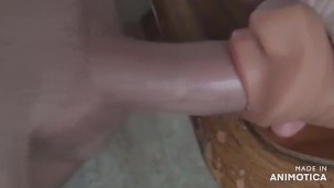 J'imagine que ce jouet est ta bouche et je sperme dedans ( solo amateur )