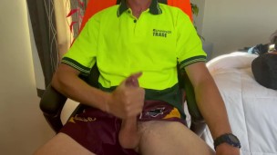Hung horny tradie cums in hi-viz