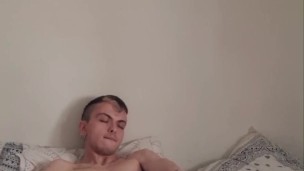Sexy twink handjob.