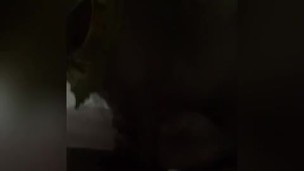 Latina caliente chupandolo y dando sentones 