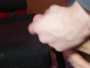 Mec se branle et éjacule #1 8/16