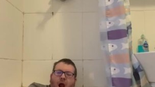 Fat Self-Piss in Bath