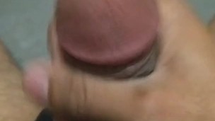 Assista ao pequeno pau me comer com tudo!