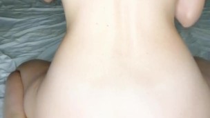 мастурбация в красных трусиках