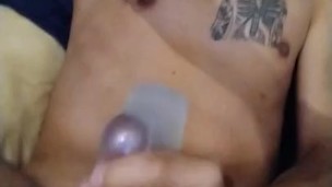 Latino cachondo llenando de cum su juguete sexual