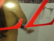 Tomando una ducha antes de coger 😳 4/16