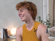 Offene Berlinerin spielt mit ihrem Lieblingsdildo 15/16