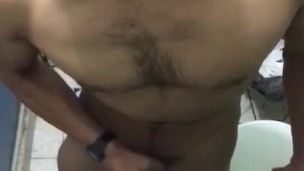 Rica paja en el baño